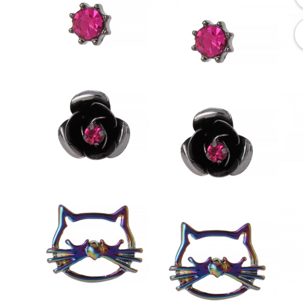 New Betsey Johnson
LUV Betsey  Cat Stud Hematite Earring Set